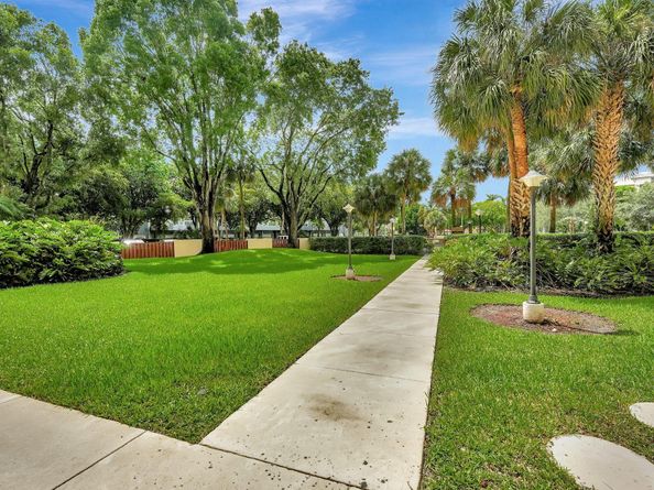10777 W Sample Rd 719, Coral Springs FL 33065