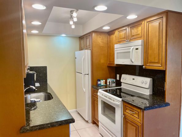 1058 Exeter D 1058, Boca Raton FL 33434