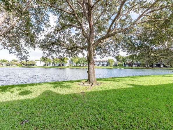 1185 NW 98th Terrace 133, Pembroke Pines FL 33024