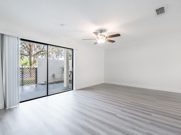 1185 NW 98th Terrace 133, Pembroke Pines FL 33024