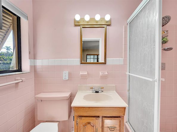 238 SE 3rd St, Dania Beach FL 33004