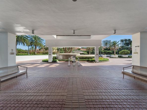 1000 E Island Blvd 807, Aventura FL 33160