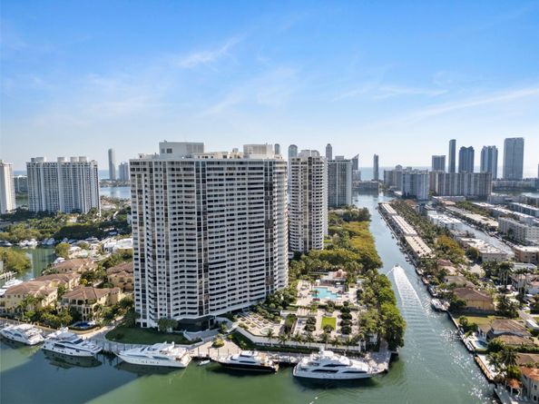 1000 E Island Blvd 807, Aventura FL 33160