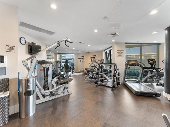 1000 E Island Blvd 807, Aventura FL 33160