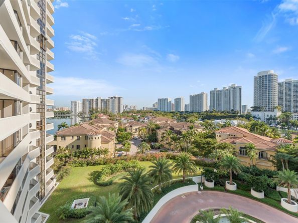 1000 E Island Blvd 807, Aventura FL 33160