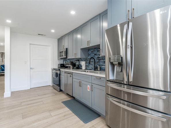 825 SW 14th St, Fort Lauderdale FL 33315