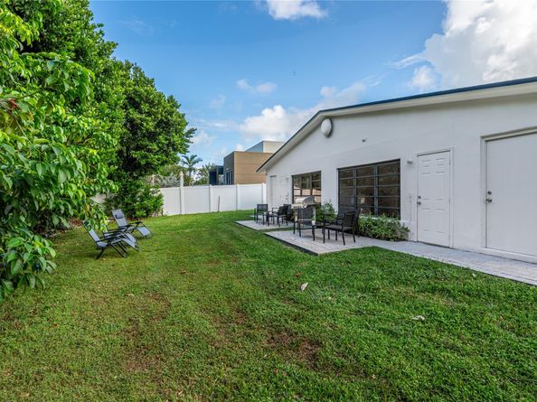 825 SW 14th St, Fort Lauderdale FL 33315
