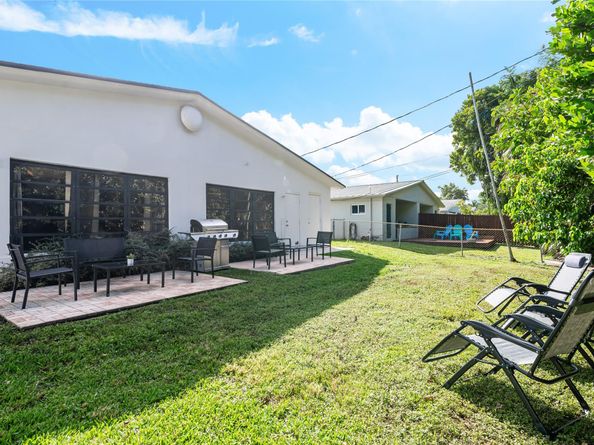 825 SW 14th St, Fort Lauderdale FL 33315