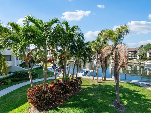 1141 Marine Way E Hth, North Palm Beach FL 33408