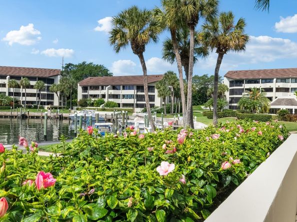 1141 Marine Way E Hth, North Palm Beach FL 33408