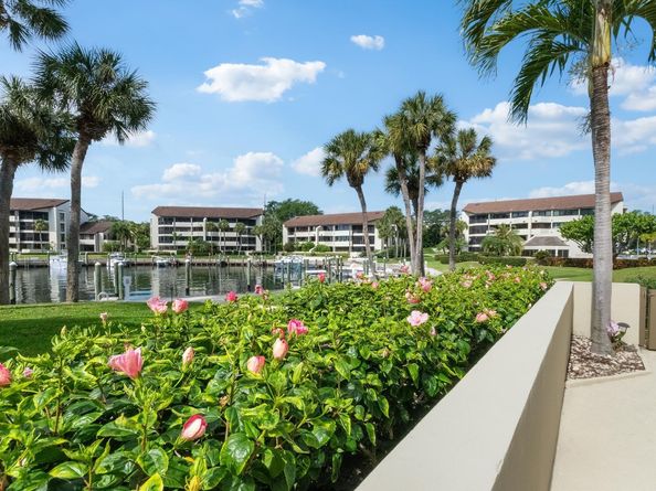 1141 Marine Way E Hth, North Palm Beach FL 33408