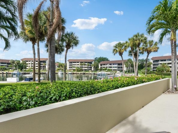 1141 Marine Way E Hth, North Palm Beach FL 33408