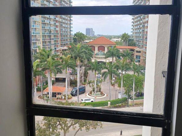 16919 N Bay Rd 911, Sunny Isles Beach FL 33160