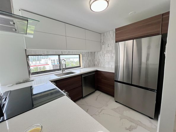 16919 N Bay Rd 911, Sunny Isles Beach FL 33160