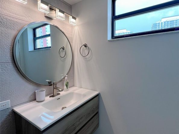 16919 N Bay Rd 911, Sunny Isles Beach FL 33160