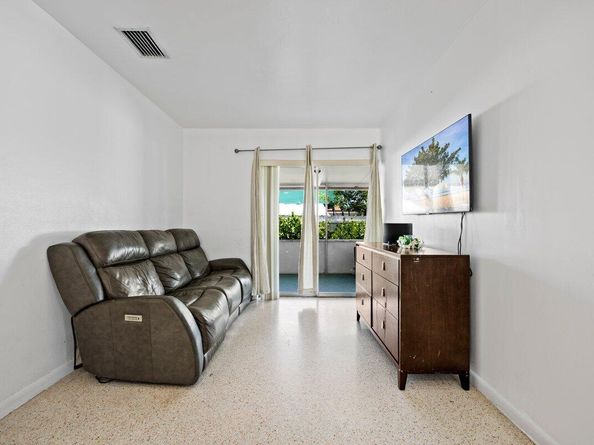 313 SW 7th Street, Hallandale Beach FL 33009
