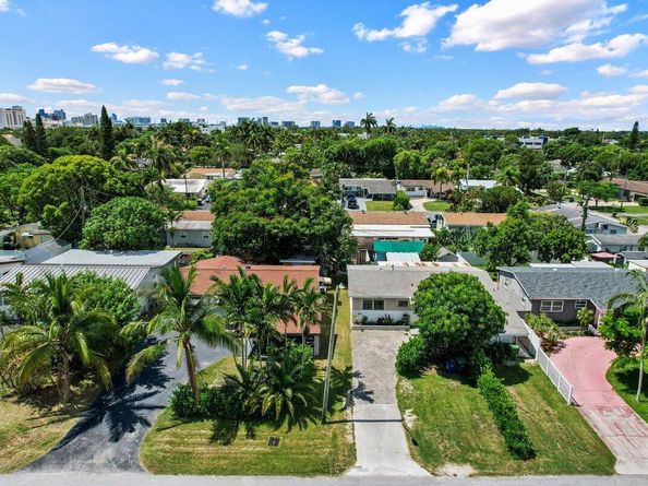 313 SW 7th Street, Hallandale Beach FL 33009