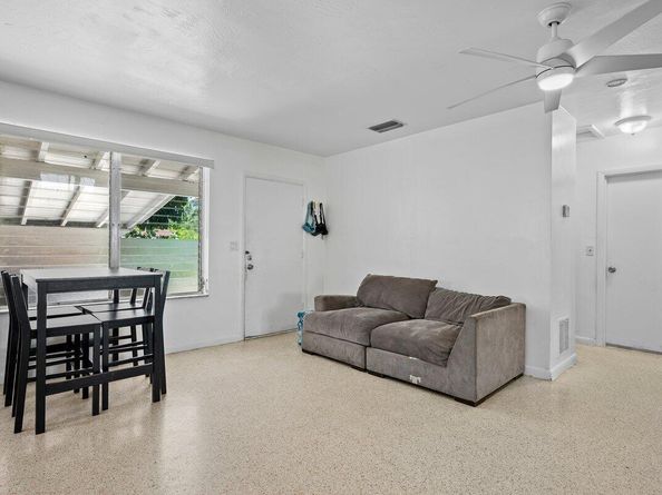 313 SW 7th Street, Hallandale Beach FL 33009