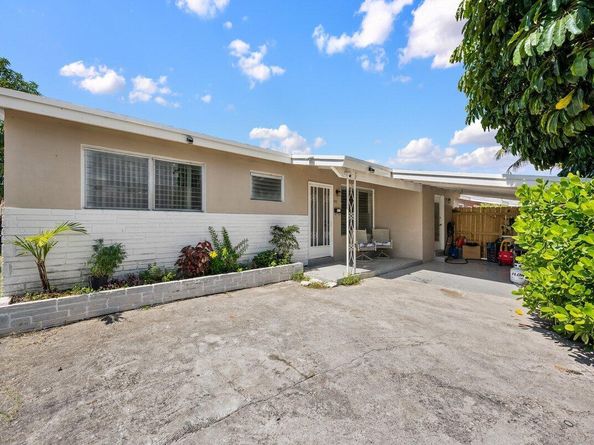 313 SW 7th Street, Hallandale Beach FL 33009