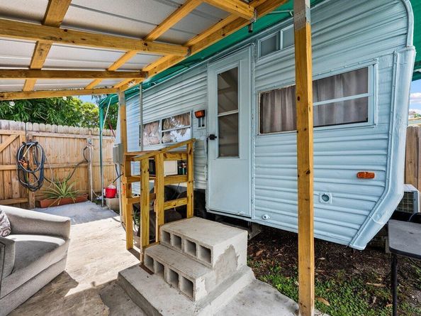 313 SW 7th Street, Hallandale Beach FL 33009