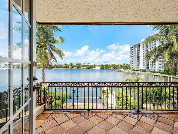 256 Venetian Drive, Delray Beach FL 33483