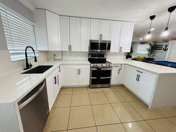 2010 NE 1st Avenue, Pompano Beach FL 33060