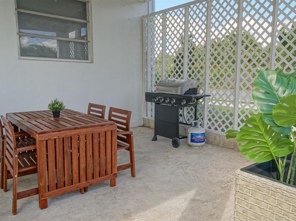 1102 Sunset Rd, West Palm Beach FL 33401