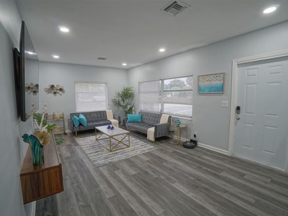 1102 Sunset Rd, West Palm Beach FL 33401