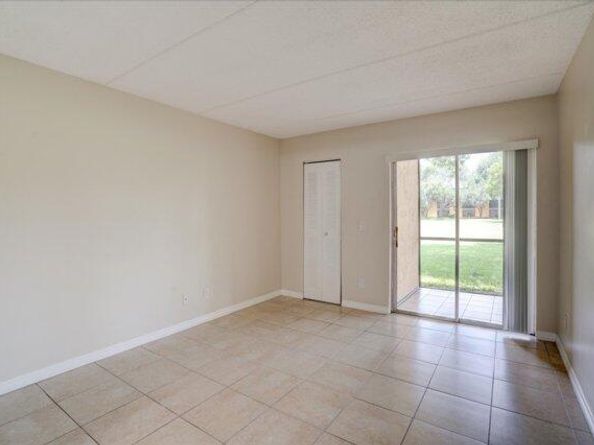 1104 Meadows Circle, Boynton Beach FL 33436