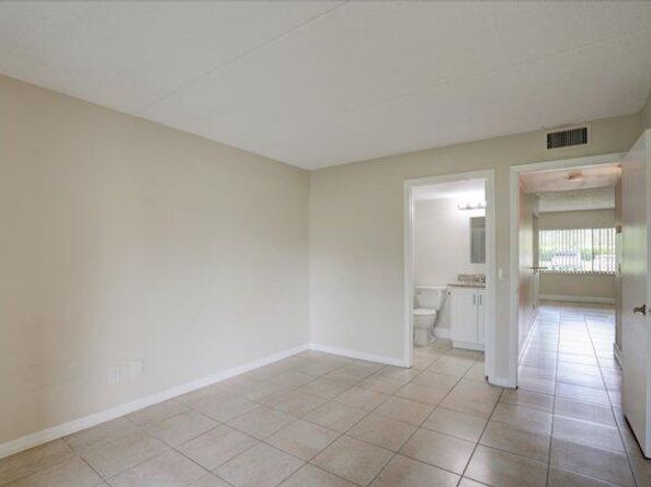 1104 Meadows Circle, Boynton Beach FL 33436