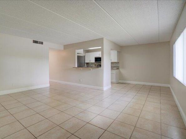 1104 Meadows Circle, Boynton Beach FL 33436