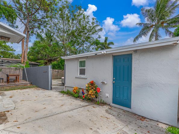 516 Nathan Hale Road, West Palm Beach FL 33405