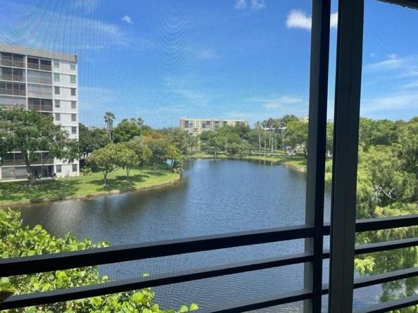 2311 S Cypress Bend Dr 416, Pompano Beach FL 33069