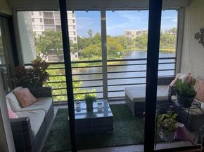 2311 S Cypress Bend Dr 416, Pompano Beach FL 33069
