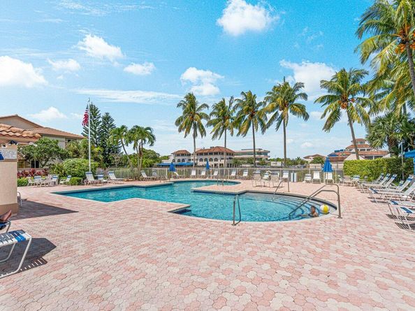 6831 Via Regina, Boca Raton FL 33433