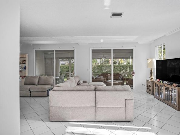 6831 Via Regina, Boca Raton FL 33433