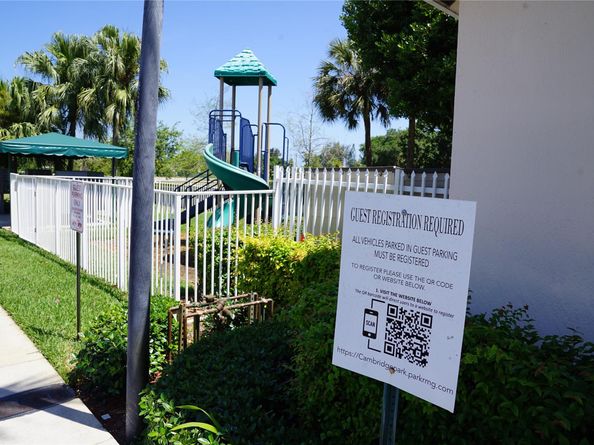 3024 NW 30th Way 3024, Oakland Park FL 33311