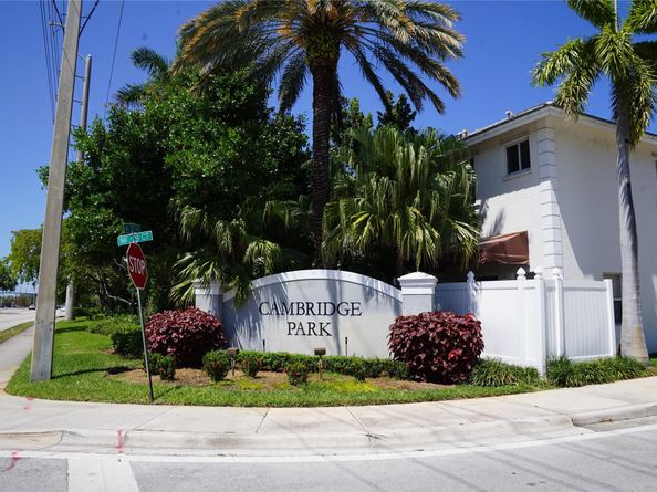 3024 NW 30th Way 3024, Oakland Park FL 33311