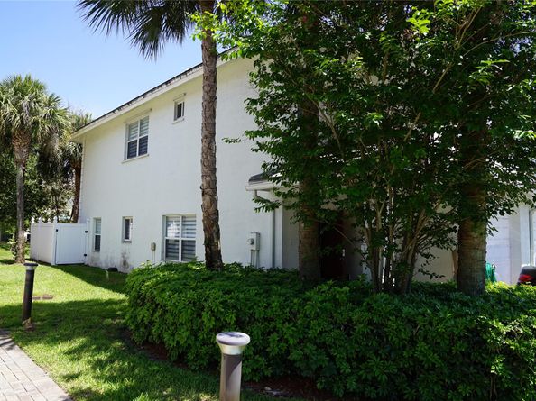 3024 NW 30th Way 3024, Oakland Park FL 33311
