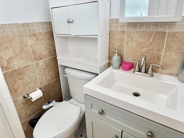 5751 SW 54th Ave, Davie FL 33314