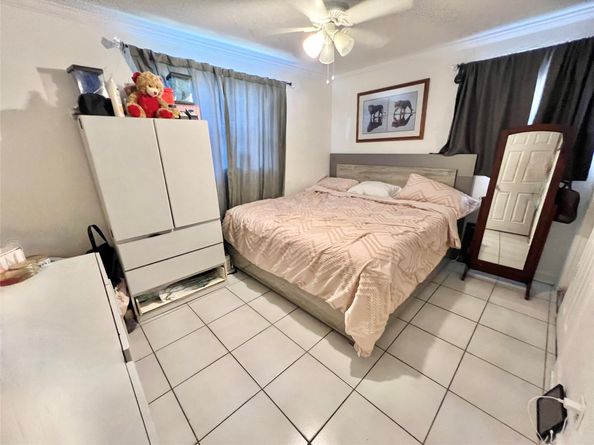 5751 SW 54th Ave, Davie FL 33314