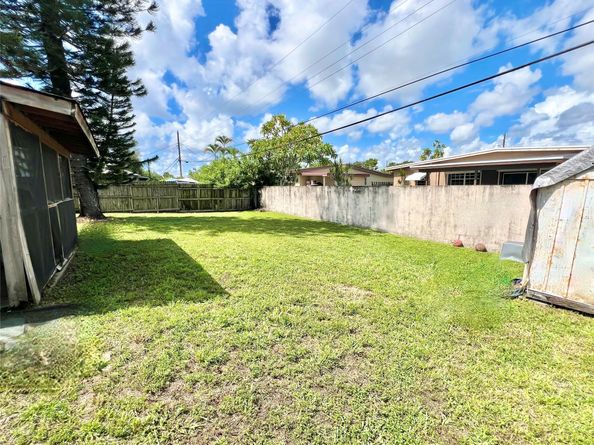 5751 SW 54th Ave, Davie FL 33314