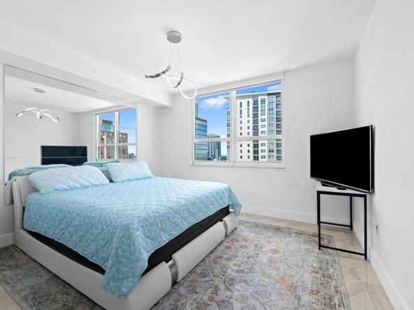 350 SE 2nd St 2280, Fort Lauderdale FL 33301