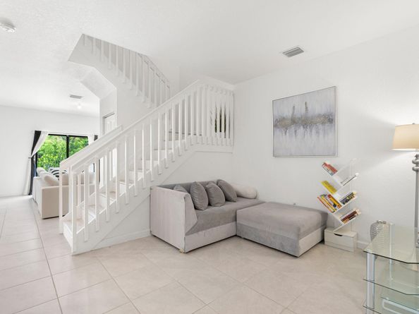 20350 NW 6th Pl 20350, Miami FL 33169