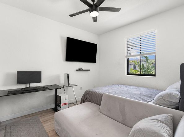 20350 NW 6th Pl 20350, Miami FL 33169