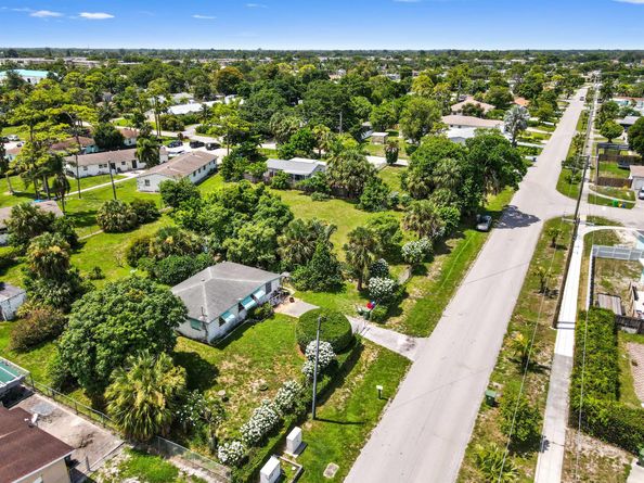 2653 Gulfstream Road, Palm Springs FL 33406