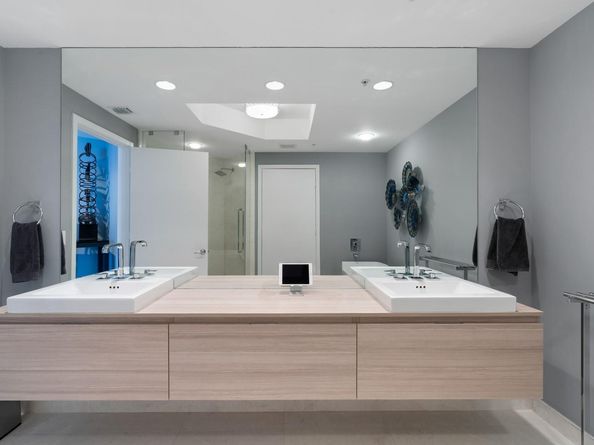 17111 Biscayne Blvd 1101, North Miami Beach FL 33160