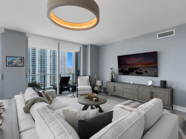 17111 Biscayne Blvd 1101, North Miami Beach FL 33160