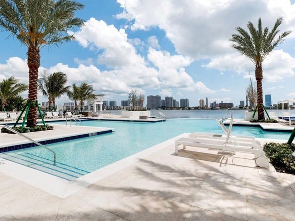17111 Biscayne Blvd 1101, North Miami Beach FL 33160