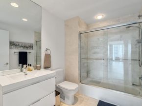 17111 Biscayne Blvd 1101, North Miami Beach FL 33160